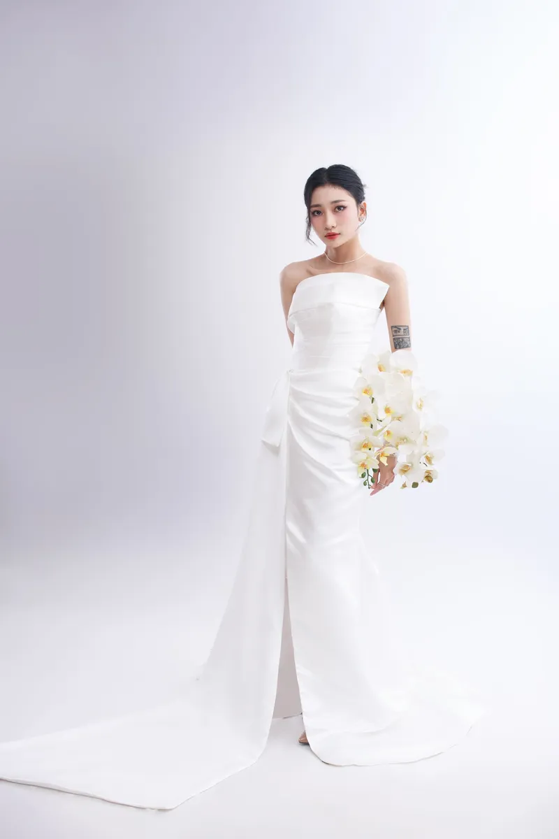 Strapless column gown in silk crepe with a soft drape at the hip