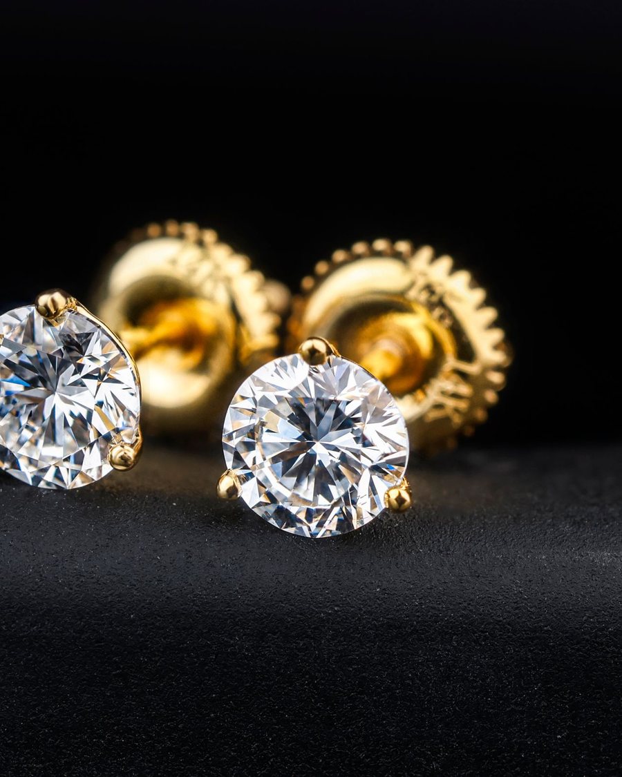 Pair of round diamond studs in yellow gold